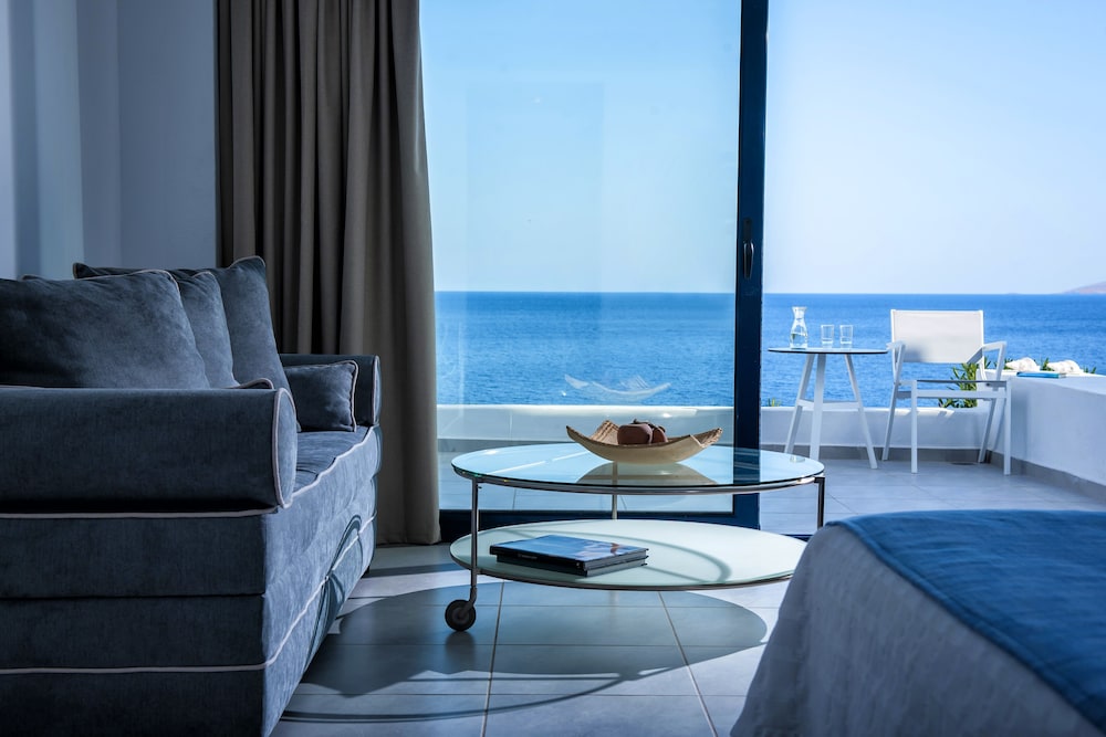 Peninsula Resort & Spa - All Inclusive — Hotel rooms in Lygaria