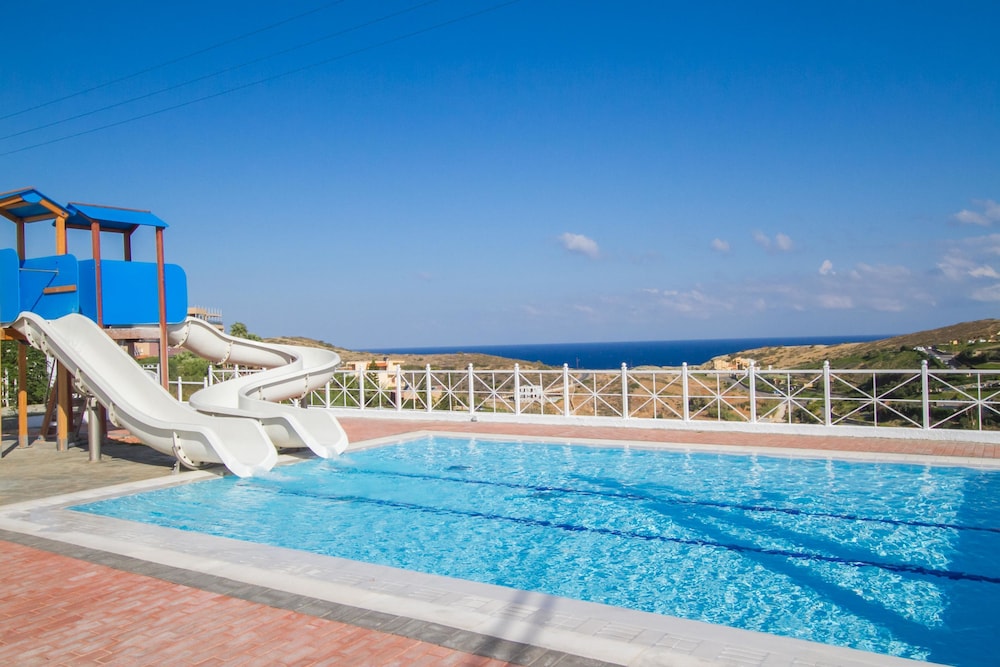 Peninsula Resort & Spa - All Inclusive — Swimming pool in Lygaria