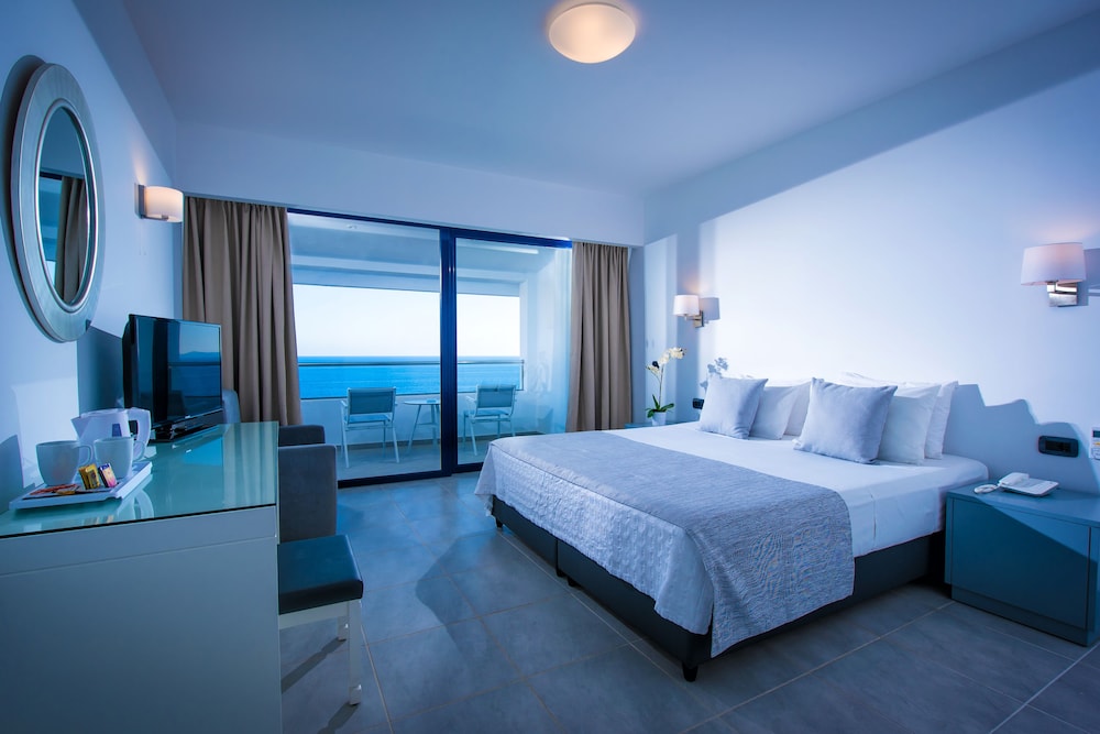 Peninsula Resort & Spa - All Inclusive — Hotel rooms in Lygaria