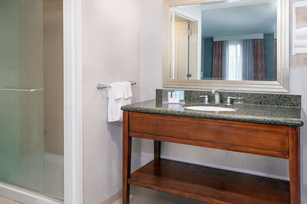 Hampton Inn & Suites Orlando Airport @ Gateway Village — Hotel rooms in Orlando, Florida