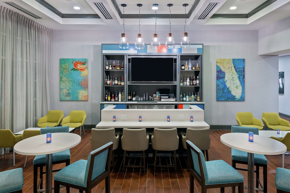 Hampton Inn & Suites Orlando Airport @ Gateway Village — Restaurant & bars in Orlando, Florida