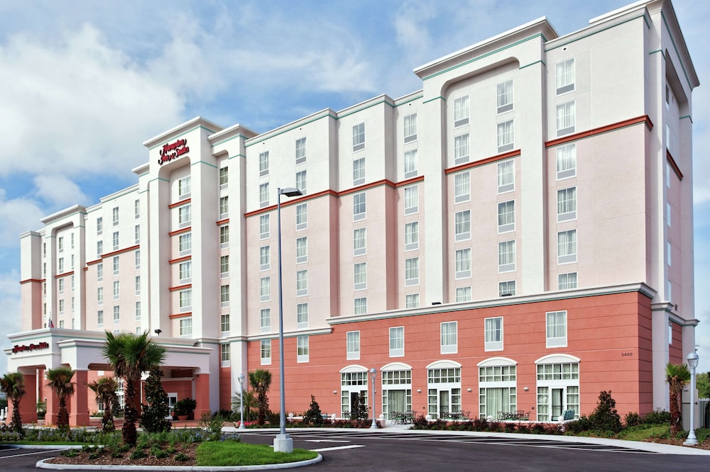 Hampton Inn & Suites Orlando Airport @ Gateway Village — Hotel building in Orlando, Florida