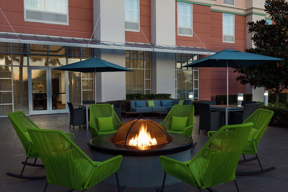 Hampton Inn & Suites Orlando Airport @ Gateway Village — Restaurant & bars in Orlando, Florida