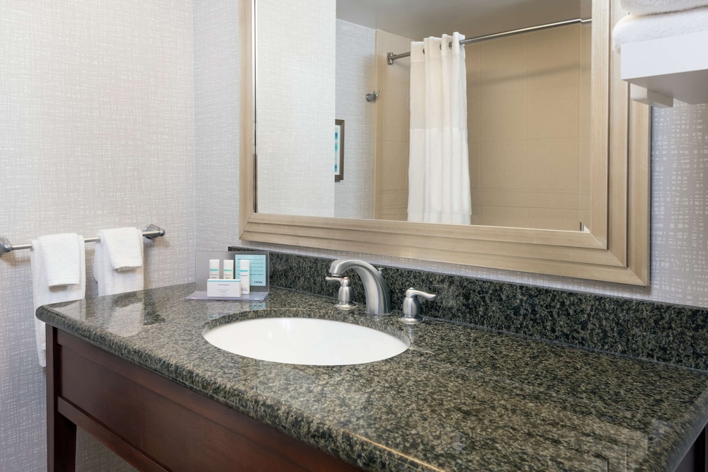 Hampton Inn & Suites Orlando Airport @ Gateway Village — Hotel rooms in Orlando, Florida