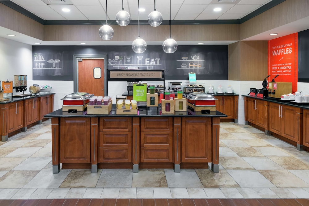 Hampton Inn & Suites Orlando Airport @ Gateway Village — Restaurant & bars in Orlando, Florida
