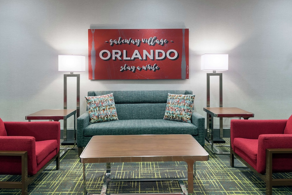 Hampton Inn & Suites Orlando Airport @ Gateway Village — Hotel building in Orlando, Florida