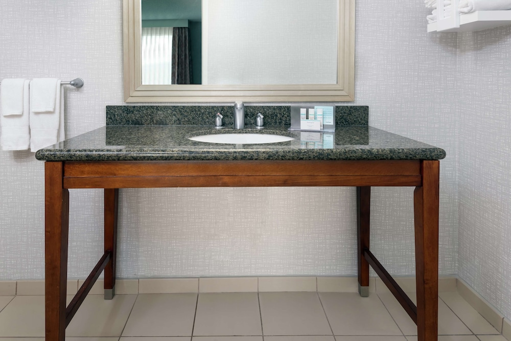 Hampton Inn & Suites Orlando Airport @ Gateway Village — Hotel rooms in Orlando, Florida