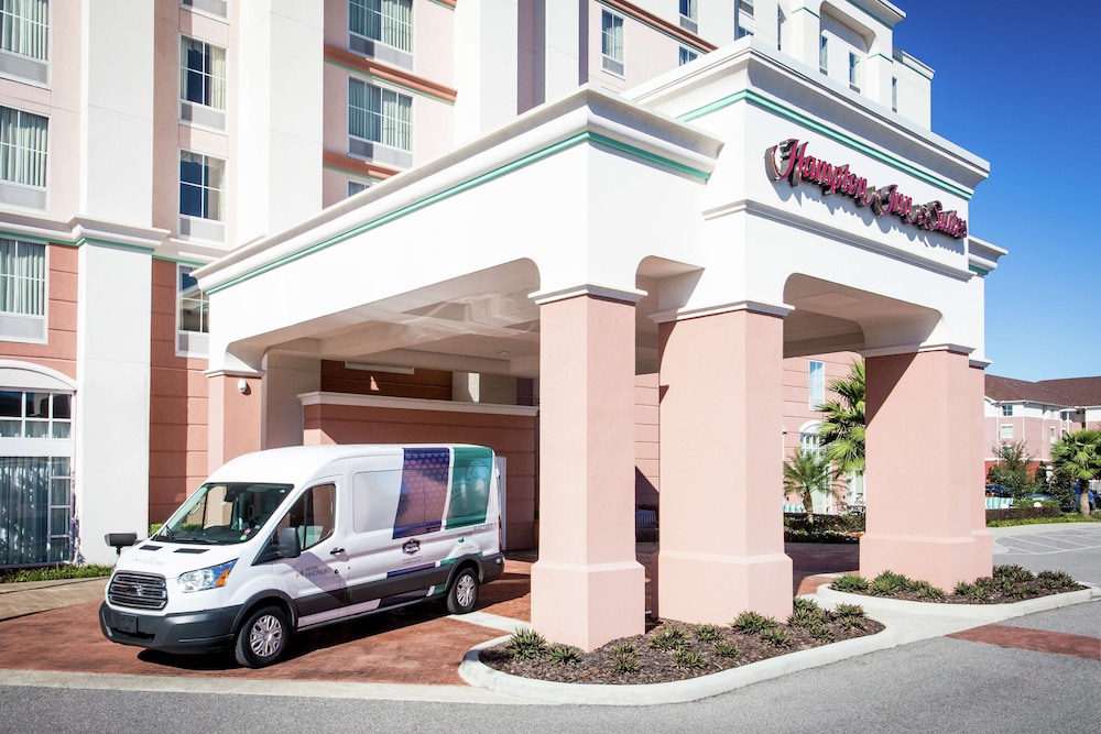 Hampton Inn & Suites Orlando Airport @ Gateway Village — Hotel building in Orlando, Florida