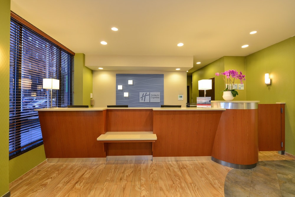 Holiday Inn Express New York - Manhattan West Side by IHG — Hotel building in New York City, New York State