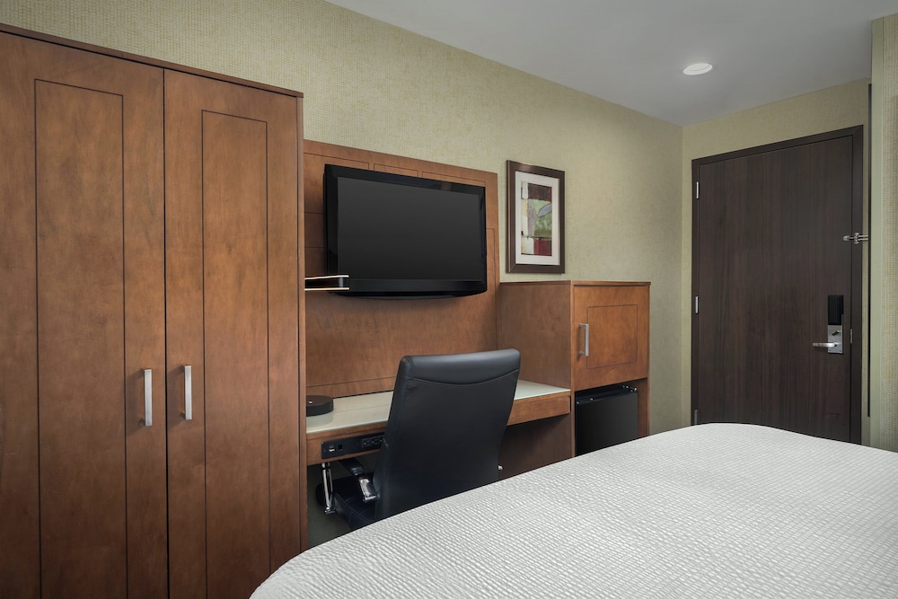 Holiday Inn Express New York - Manhattan West Side by IHG — Hotel rooms in New York City, New York State