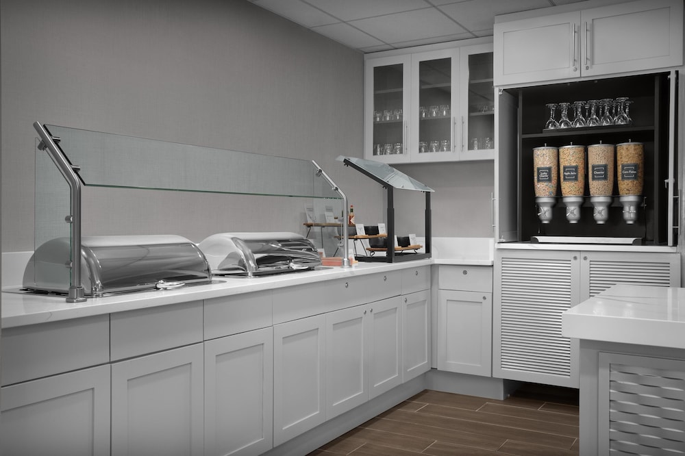 Homewood Suites by Hilton Orlando Airport — Restaurant & bars in Orlando, Florida