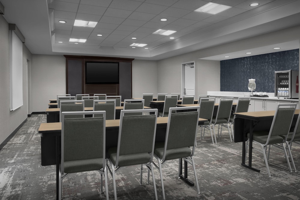 Homewood Suites by Hilton Orlando Airport — Hotel building in Orlando, Florida