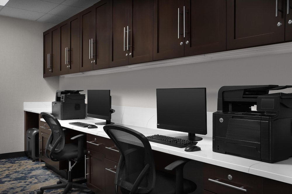 Homewood Suites by Hilton Orlando Airport — Hotel building in Orlando, Florida