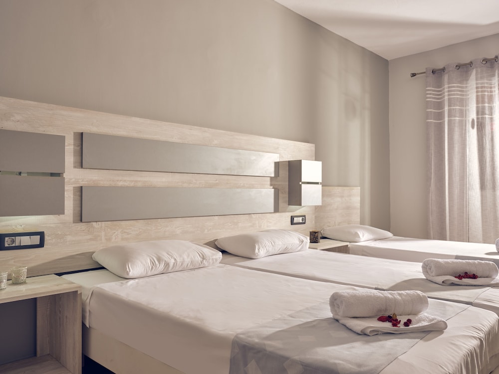 Aeon Hotel — Hotel rooms in Laganas, Ionian Islands