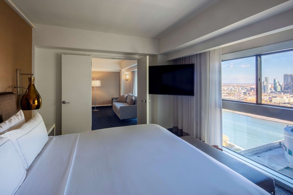Millennium Hilton New York One UN Plaza — Hotel rooms in New York City, New York State