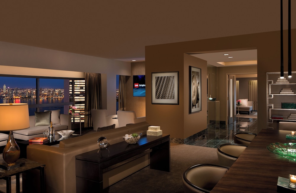 Millennium Hilton New York One UN Plaza — Hotel rooms in New York City, New York State