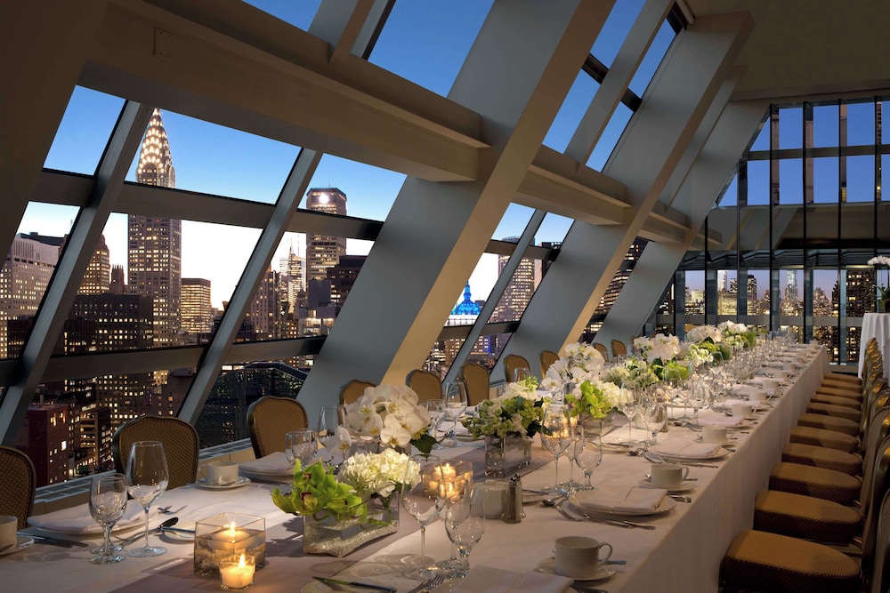 Millennium Hilton New York One UN Plaza — Restaurant & bars in New York City, New York State