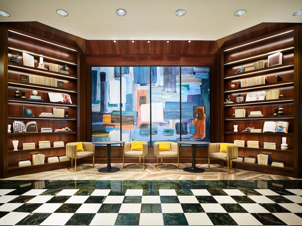 Millennium Hilton New York One UN Plaza — Restaurant & bars in New York City, New York State