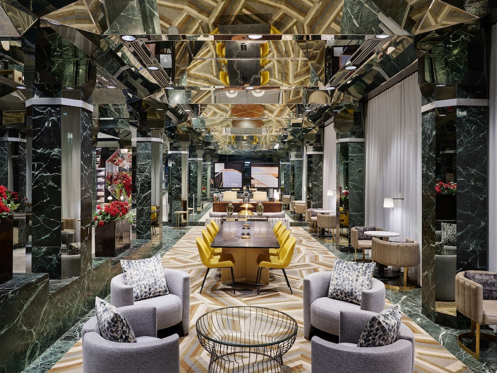 Millennium Hilton New York One UN Plaza — Restaurant & bars in New York City, New York State