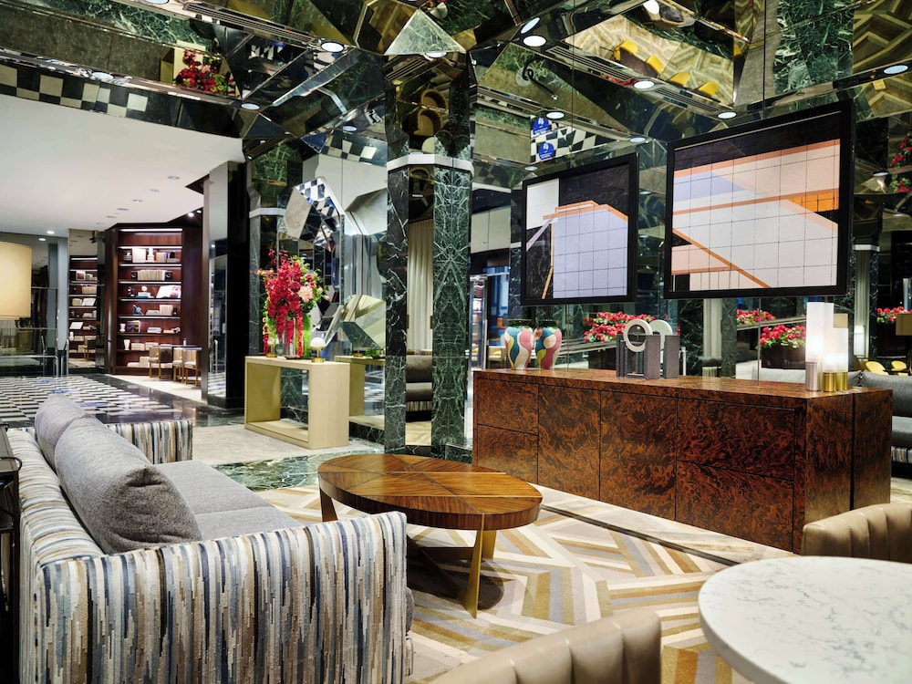 Millennium Hilton New York One UN Plaza — Restaurant & bars in New York City, New York State