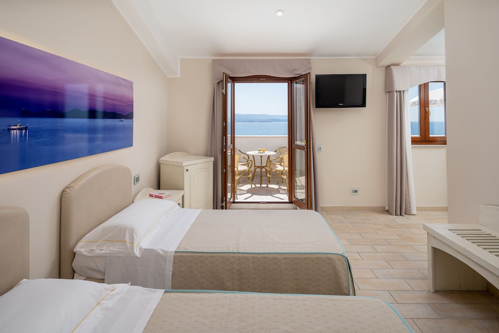 Hotel Punta Negra — Hotel rooms in Alghero, Sardinia