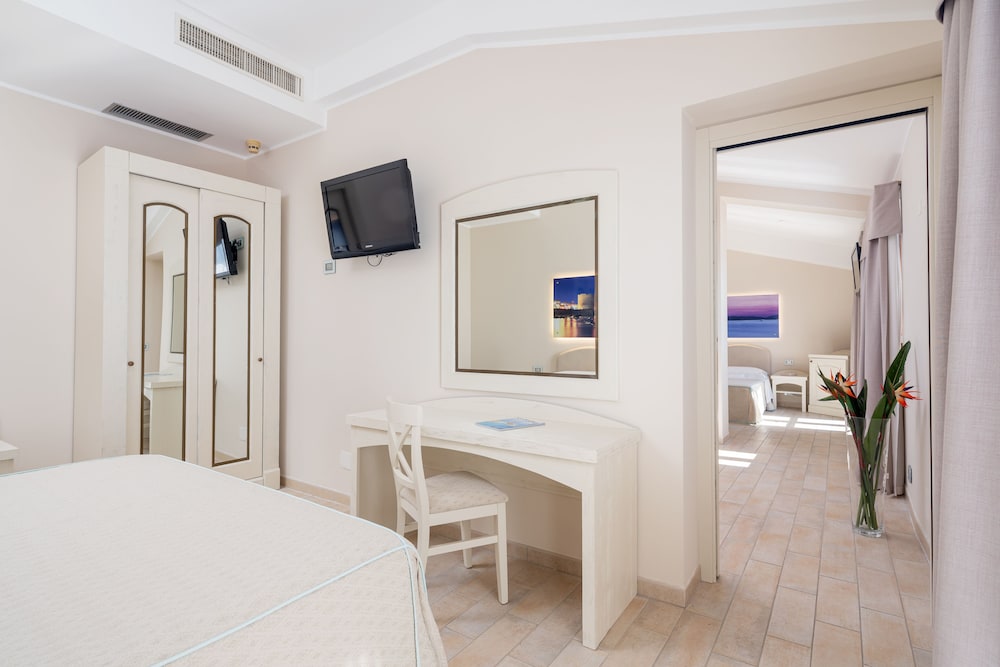 Hotel Punta Negra — Hotel rooms in Alghero, Sardinia