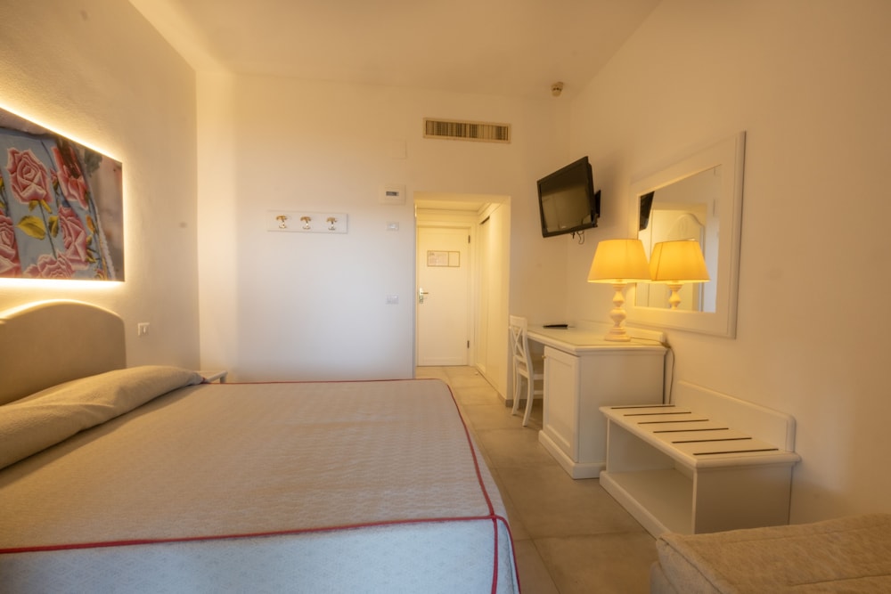 Hotel Punta Negra — Hotel rooms in Alghero, Sardinia
