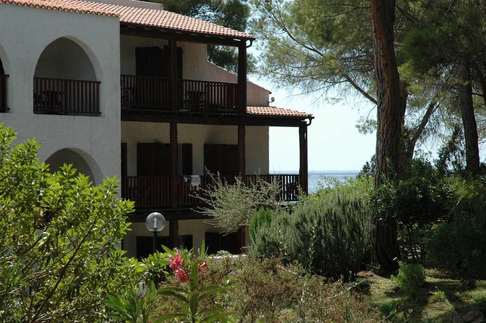 Hotel Punta Negra — Hotel building in Alghero, Sardinia