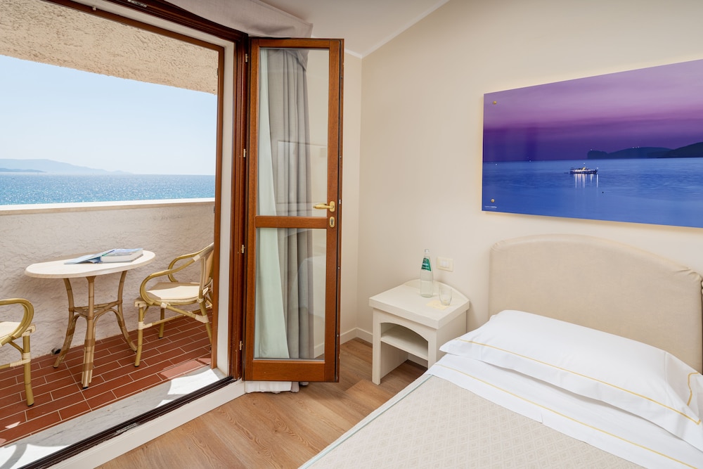 Hotel Punta Negra — Hotel rooms in Alghero, Sardinia