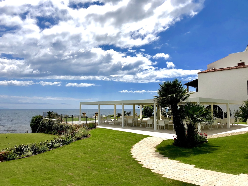 Hotel Punta Negra — Restaurant & bars in Alghero, Sardinia