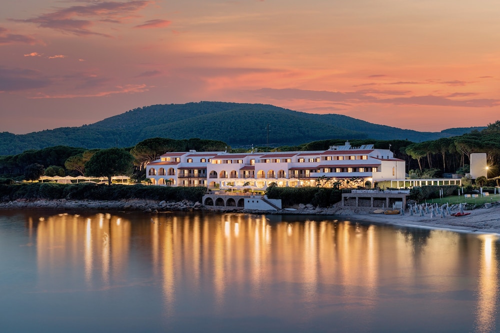 Hotel Punta Negra — Hotel building in Alghero, Sardinia