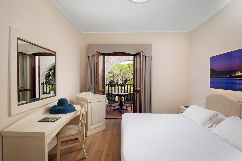Hotel Punta Negra — Hotel rooms in Alghero, Sardinia