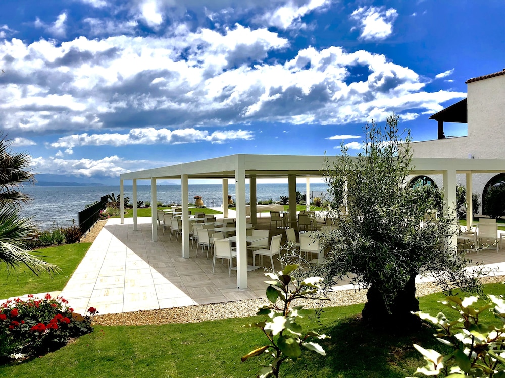 Hotel Punta Negra — Restaurant & bars in Alghero, Sardinia