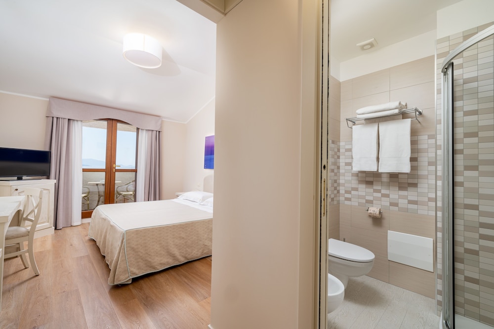 Hotel Punta Negra — Hotel rooms in Alghero, Sardinia