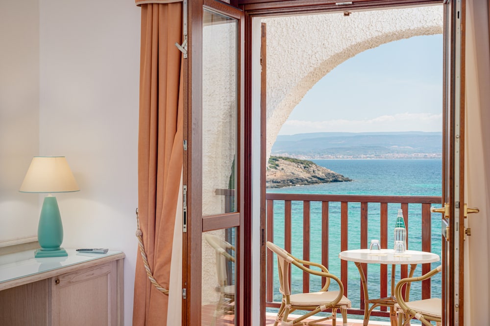 Hotel Punta Negra — Hotel rooms in Alghero, Sardinia