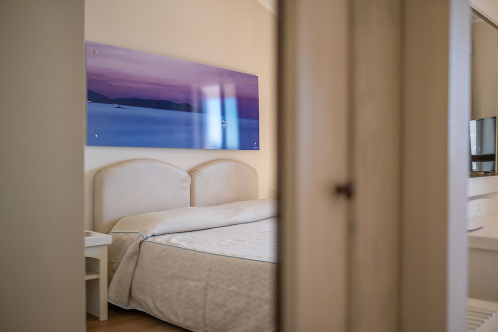 Hotel Punta Negra — Hotel rooms in Alghero, Sardinia