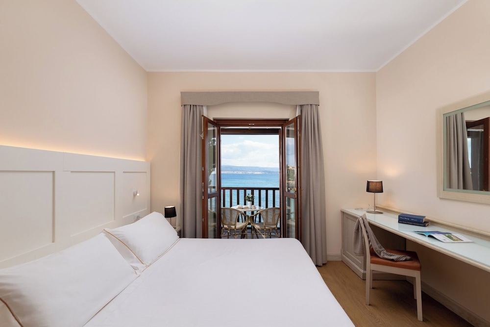 Hotel Punta Negra — Hotel rooms in Alghero, Sardinia