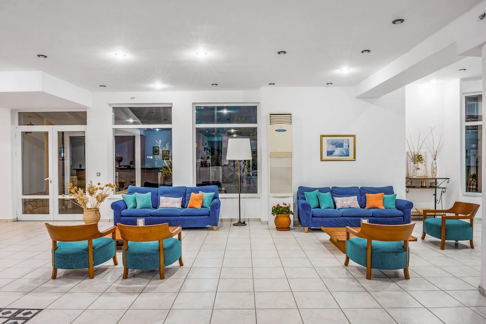 Maria Rousse — Hotel building in Malia