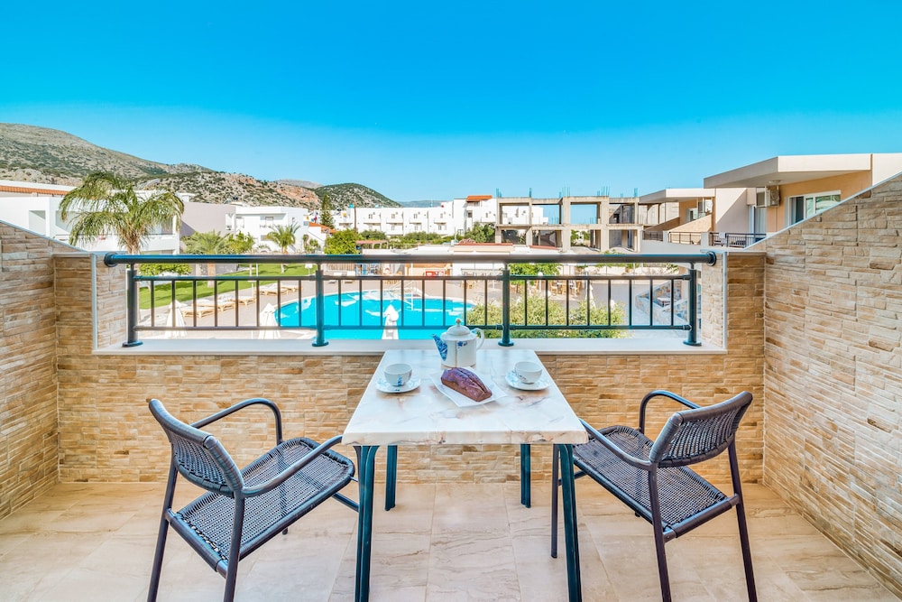 Maria Rousse — Swimming pool in Malia