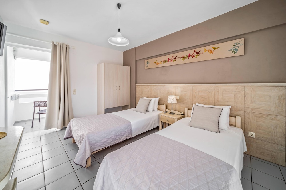 Maria Rousse — Hotel rooms in Malia