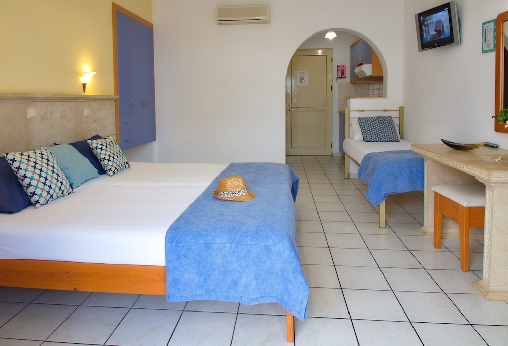 Maria Rousse — Hotel rooms in Malia