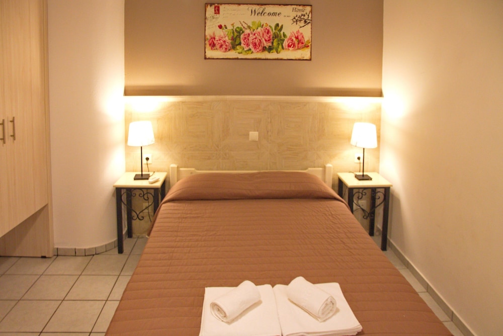 Maria Rousse — Hotel rooms in Malia