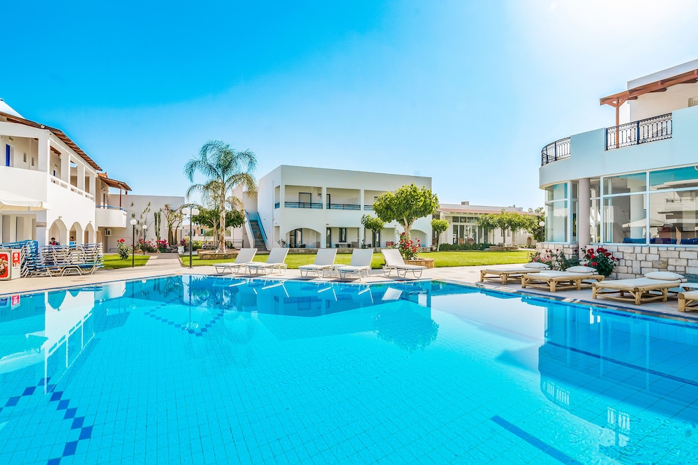 Maria Rousse — Swimming pool in Malia