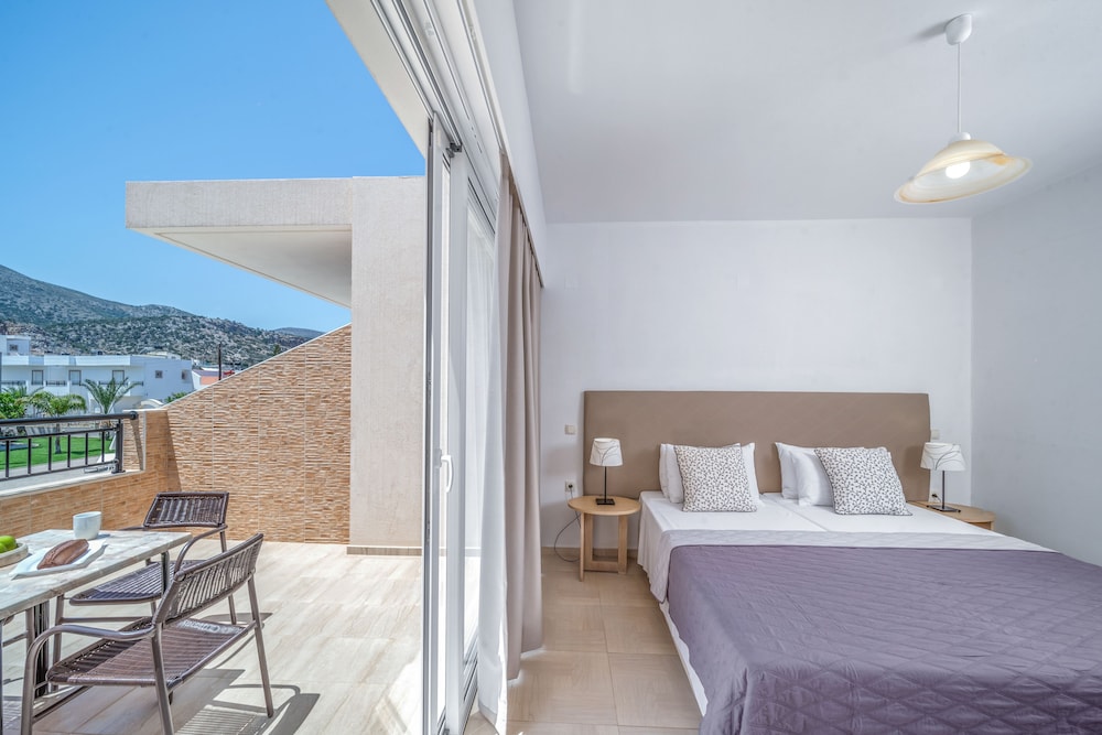 Maria Rousse — Hotel rooms in Malia