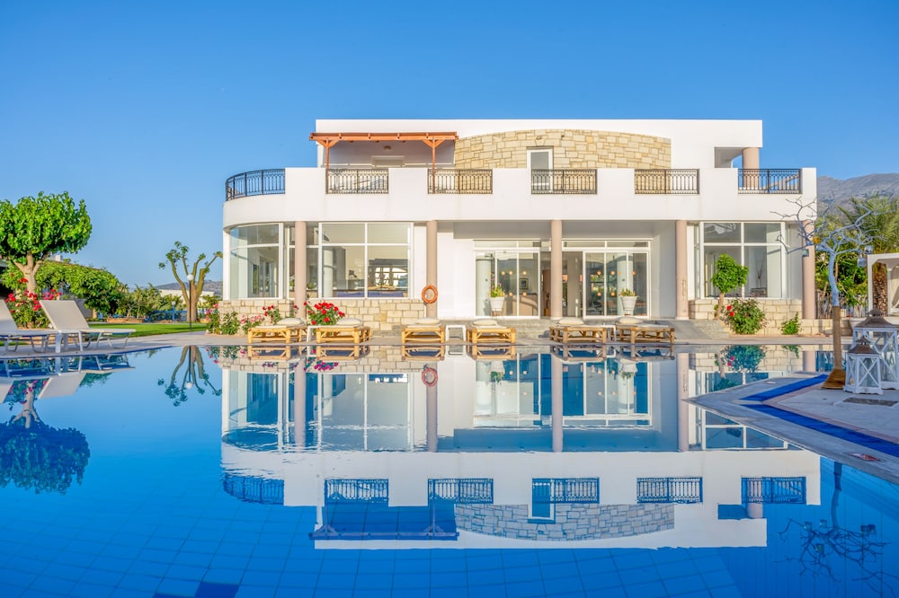 Maria Rousse — Swimming pool in Malia