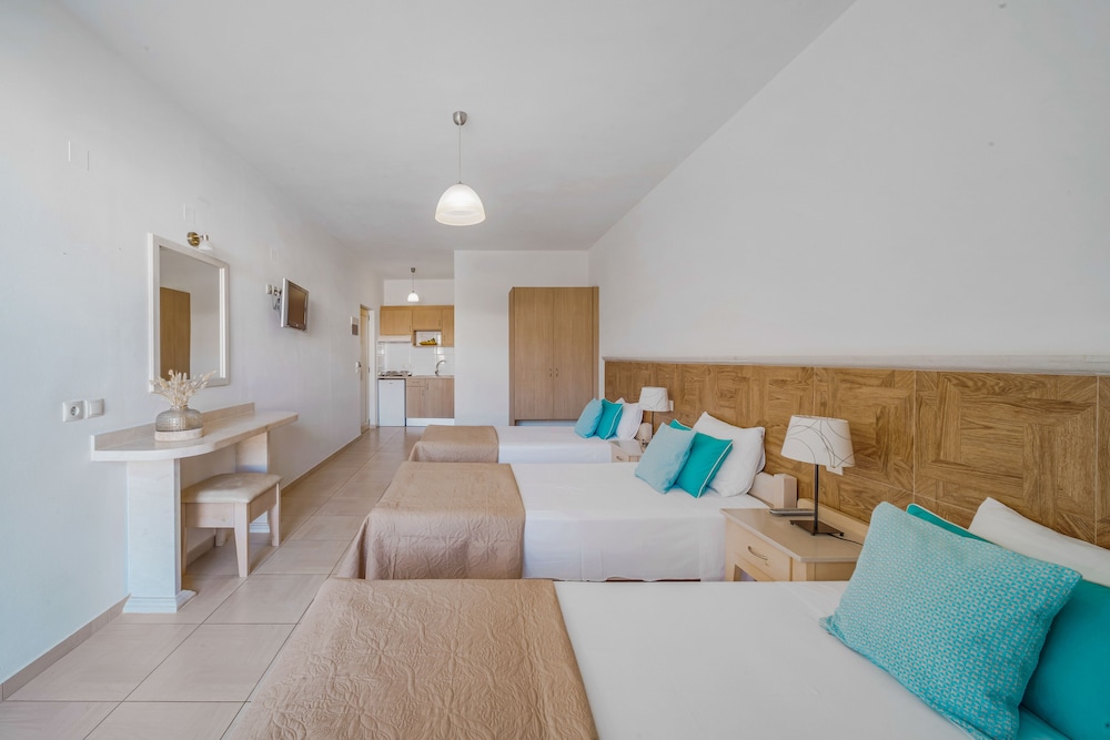 Maria Rousse — Hotel rooms in Malia