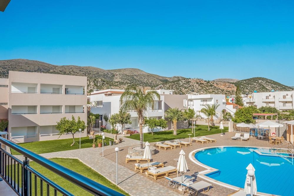 Maria Rousse — Swimming pool in Malia