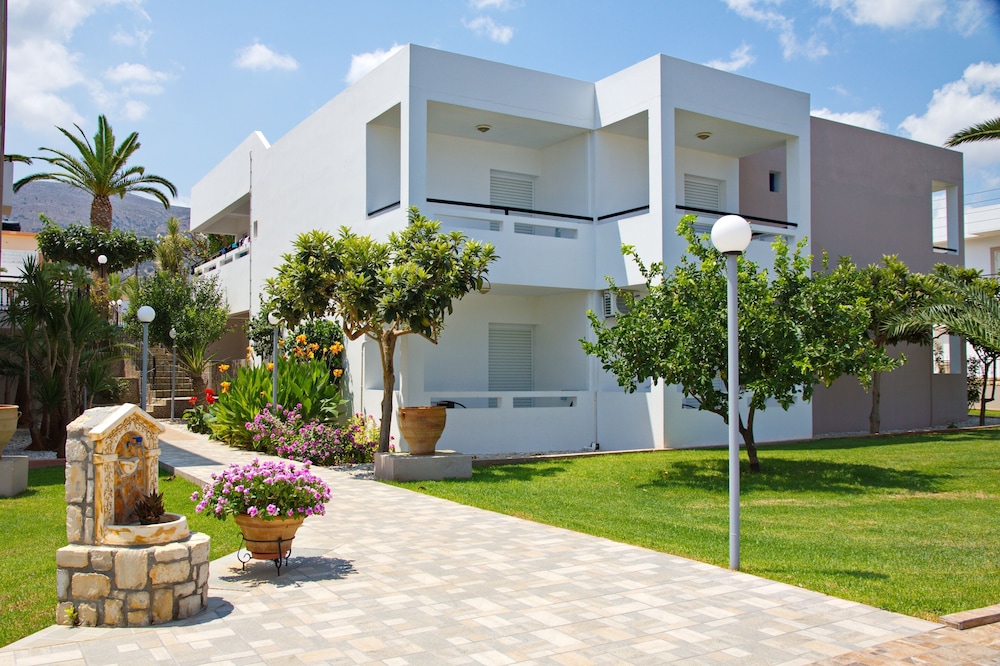 Maria Rousse — Hotel building in Malia