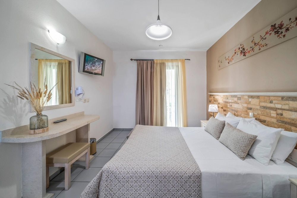 Maria Rousse — Hotel rooms in Malia