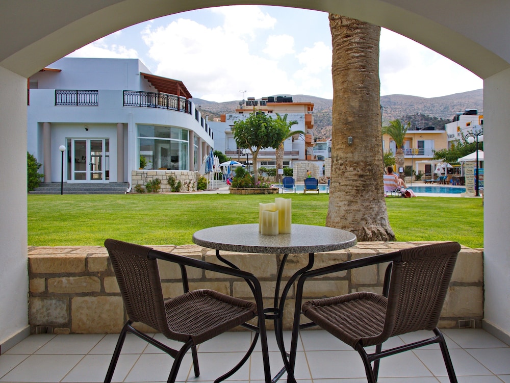 Maria Rousse — Hotel building in Malia